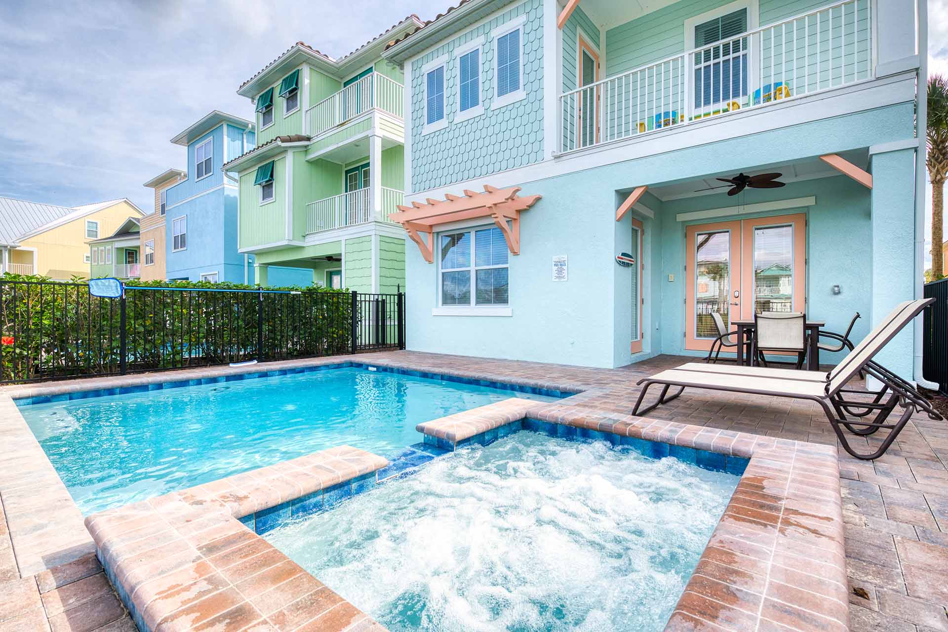 Backyard patio, pool, and hot tub of a Margaritaville Cottage in Orlando